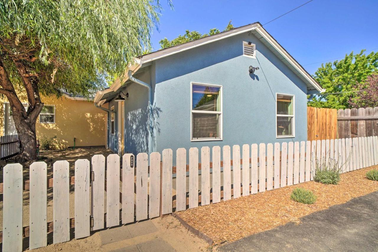 Chic Grants Pass Tiny Home About Half-Mi To Dtwn! Exterior photo